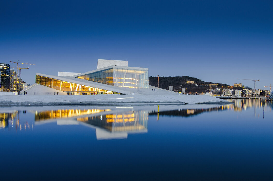 Operahuset i Oslo i blå time